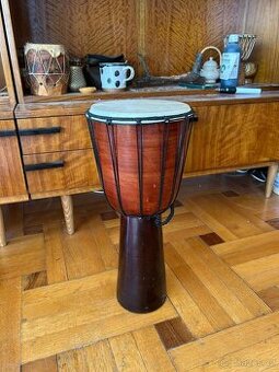 Djembe střední velikosti