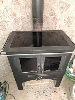 Kuchyňský sporák se sklokeramickou deskou