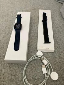 Apple Watch 6, 40mm, 2x originál pasek a kabel