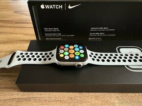 Apple Watch Nike Series 6 40mm stříbrný hliník