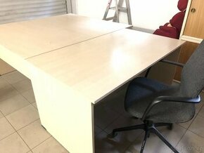 Psací stůl a kancelářská židle