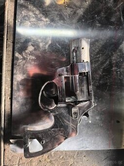 Plynový revolver - 1