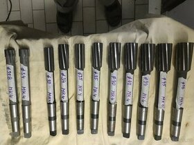 Strojní výstružníky s kuželovou stopkou MK4- prodám.