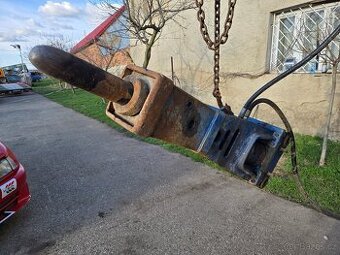 Bourací kladivo použito na traktorbagru Jcb 3cx