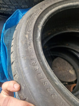 Dunlop 225/45/17