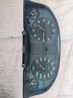 Audi 80 2,0 66kW budiky