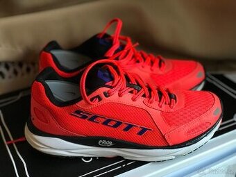 Běžecké boty Scott ASICS new balance Nike tiempo