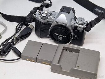 OLYMPUS OM-D M5 M kII - TOP stav, 64GB, 2x baterie