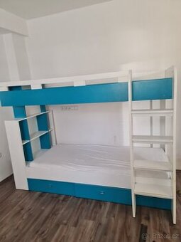 Dvoupatrová postel