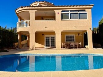 Krásná vila v Los Balcones