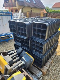 PLASTOVÉ ODVODŇOVACÍ ŽLABY 9 ks– ROZMĚR 110×36×36 cm