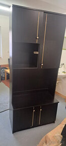 Černa obývací stěna