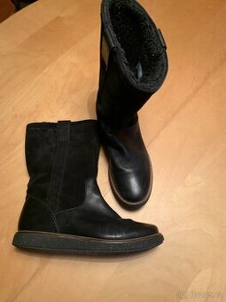 kotníkové kožešinové kozačky zn. Clarks - vel. 38