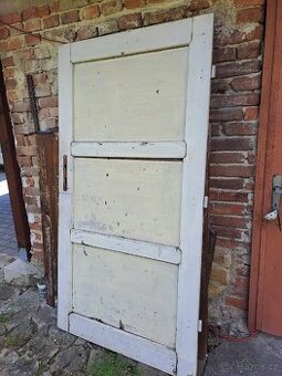 Dřevěné dveře k renovaci