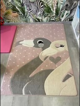 Dívčí koberec Flamingo 160×220 cm – TOP stav