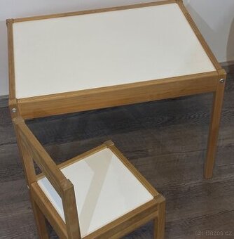 Dětský stolek a 2 židle