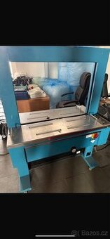 Automatický páskovací stroj