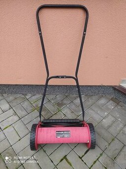 VŘETENOVÁ SEKAČKA EINHELL GC-HM 40