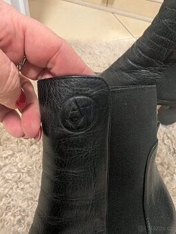 Luxusní kožené zimní nízké kozačky Armani Jeans 40