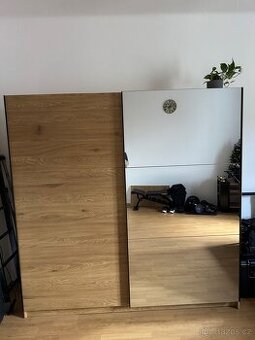Šatní skříň 2x2m