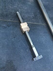 Soustruh SUI40-50 šroub nožový suport