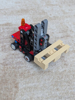 LEGO Technic - 30655 Vysokozdvižný vozík s paletou