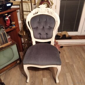 stare drevene skrinky, komody,zidle,struhadlo atd.