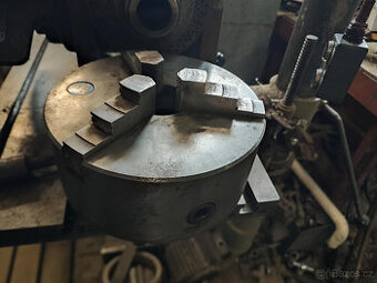 prodám děličku, přírubu a kompletní zánovní sklíčidlo 200mm