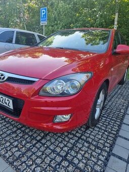 HYUNDAI i30 1.4 i BENZÍN 79.800 km. 1. majitel