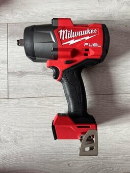 Prodám rázový utahovák Milwaukee M18 FHIW2F12