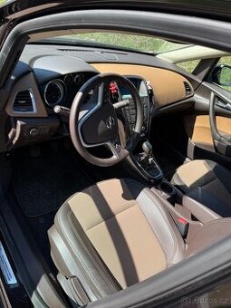 Opel Astra Sports Tourer 1.6 CDTI Cosmo – kombi, co ví, že m