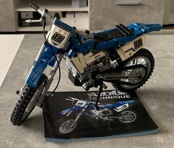 Kopie stavebnice LEGO Yamaha YZ 450 (složený stav)