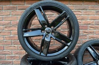5x112 R19 Originál letní sada Audi A3/S3 Black + 235/35 R19