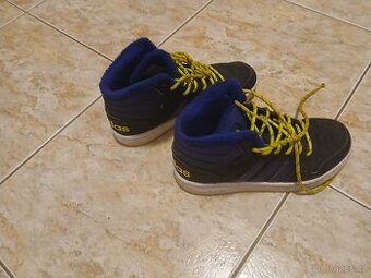 Adidas kotníkové boty zateplené
