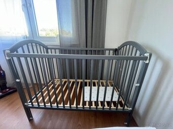 2x postýlka s příslušenstvím, monitor dechu
