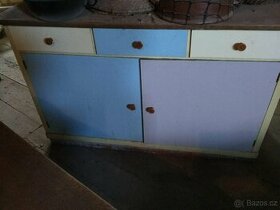 Skříň stará z půdy