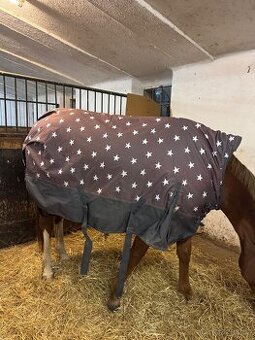 Deka výběhová 135cm Stars HKM, s vyšším krkem, 300 g