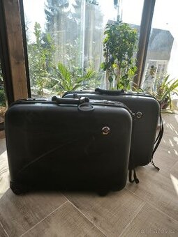 Kufr černý skořepinový 2 kusy