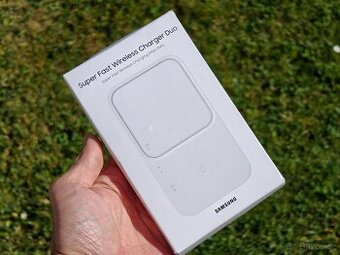 Samsung Duální bezdrátová nabíječka (15W) bílá