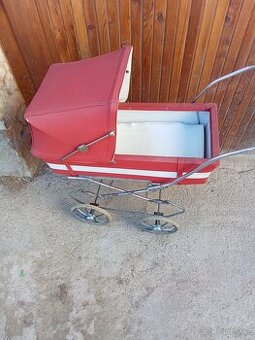 Starý kočárek pro panenky