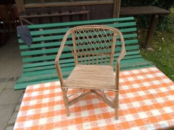 Dětské proutěné křeslo