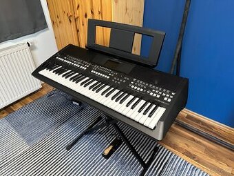 V ZÁRUCE - Klávesy/elektrické piano Yamaha PSR-SX600