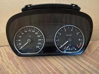 Benzinové budíky z e87 a e90