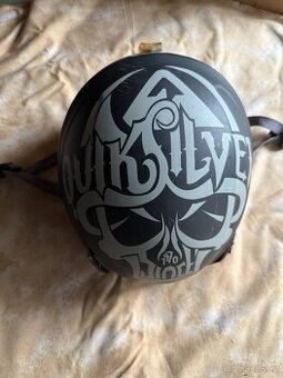 Snowboadingová přilba