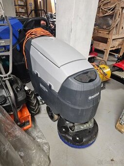 Podlahový čistící stroj Nilfisk SC401 43 E