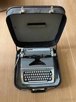 psací stroj Consul model 221