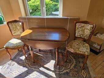 Jídelní stůl s židlemi
