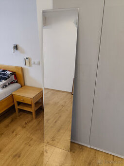 Zrcadlo do šatní skříně