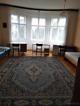 Pronájem spolubydlení v třílůžkovém pokoji