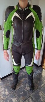 Komplet -dvoudílna dámská kombinéza, boty, helma